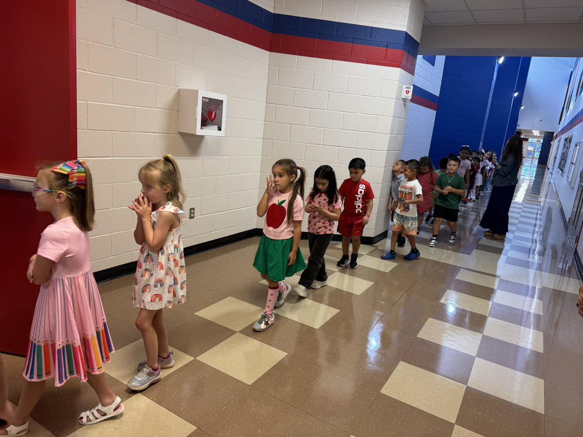 TerryEveritt28's tweet photo. Looking forward to a great year ahead at Wylie Elementary! 🍎✏️@HendersonISD https://t.co/P7XHT1pjuf