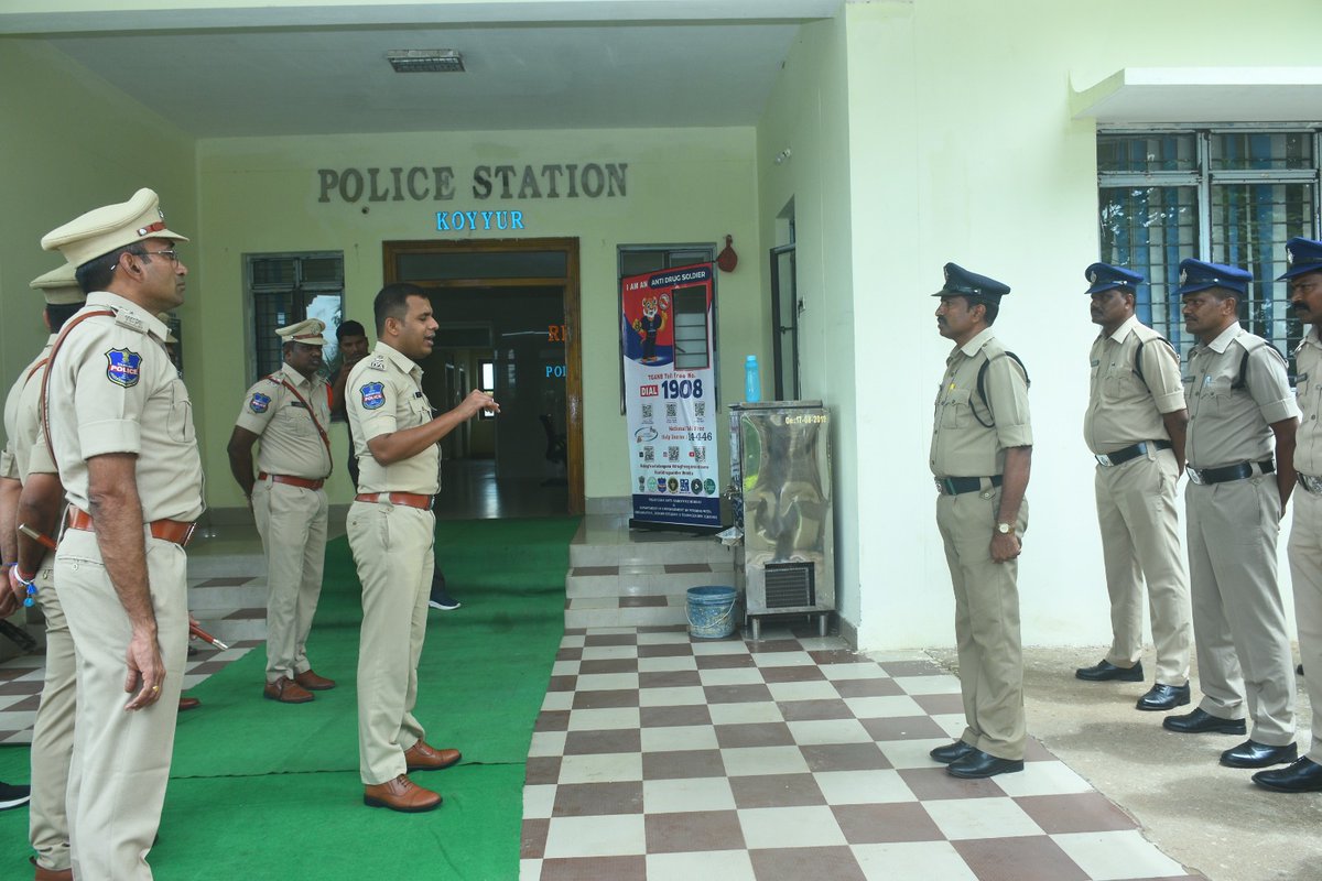 వార్షిక తనిఖీల్లో భాగంగా కొయ్యూరు పోలీసు స్టేషన్ తనిఖీ. ప్రజలకు అందుబాటులో ఉంటూ, #బాధితులకు బాసటగా నిలవాలని పోలీసు అధికారులు సిబ్బందికి దిశా నిర్దేశం. స్టేషన్ లోని వివిధ  రికార్డుల పరిశీలన. #నేరాల నియంత్రణకు కట్టుదిట్టమైన చర్యలు తీసుకోవాలని ఆదేశం.<a href="/TelanganaCOPs/">Telangana Police</a>