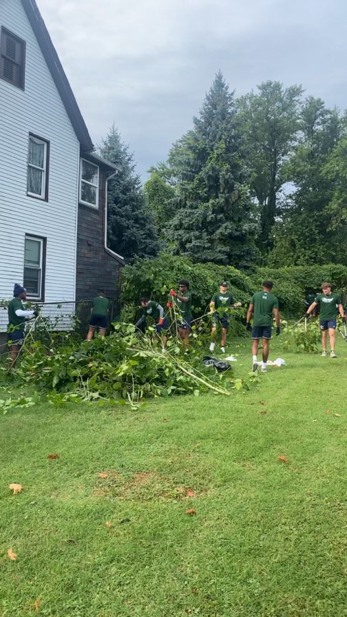 MercyhurstFB's tweet image. Laker Nation!!

The team gave back and served the community this morning. Thank you to @HurstAlumni &amp;amp; Executive Director of BEST, Dr. Marcia Farrell ‘98 for the opportunity to give back to our City!!

#CommunityAmbassadors
#LsUpAnchorDown☘️⚓️