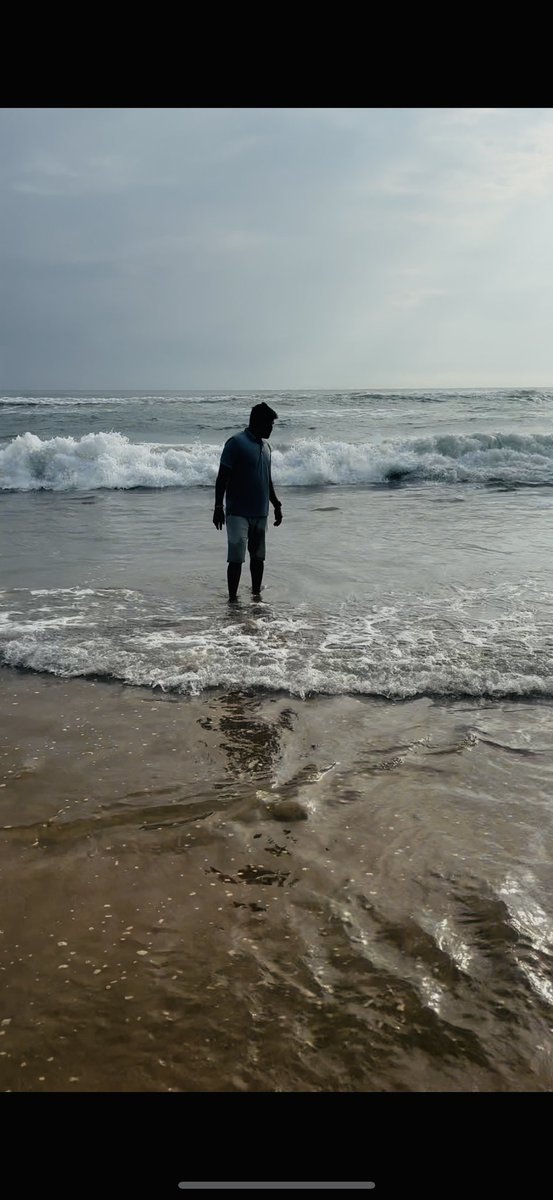 Guddukr005's tweet photo. No everyone can handle this energy.
#ownthemoment                                                      #goa                                                                               #bagabeach                                                                   #sukoon https://t.co/voKk2G1lDZ