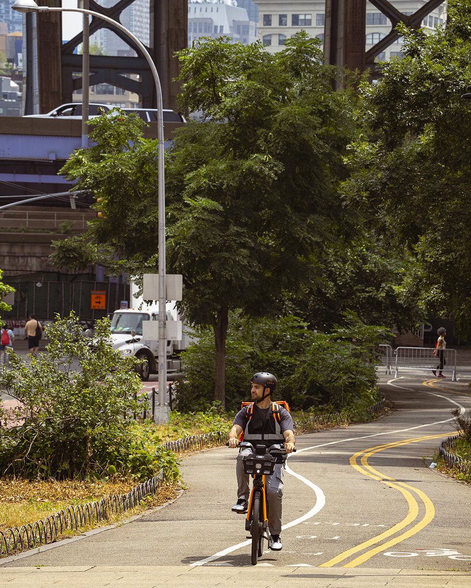 RideJOCO's tweet photo. Use bike lanes whenever you can, and always stay alert 🚴‍♀️👀 

📸: Aldo Trejo

#RideJOCO #RideSafe #NYC #PoweringDelivery https://t.co/OlFl84Xfr5