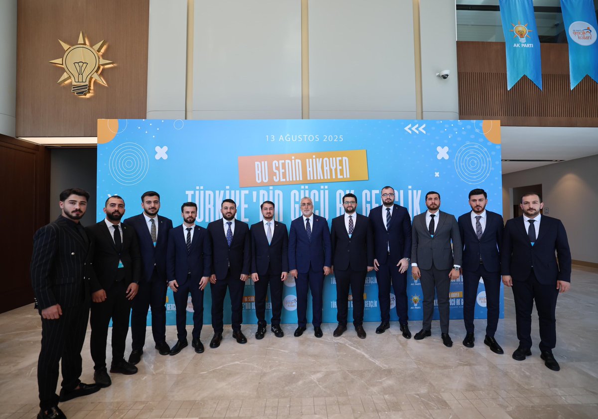 AK Gençlik; asırlık bir çınar kadar güçlü, enerjisi ve heyecanıyla her zaman dinamiktir.

Temmuz ayında en çok üyeyi partimize kazandıran <a href="/AKGenclikMardin/">AK Gençlik Mardin</a> teşkilatımızla, genç kardeşlerimle bir araya geldim. Mardin’in evladı olarak en çok gurur duyanlardan biri oldum.

Tüm