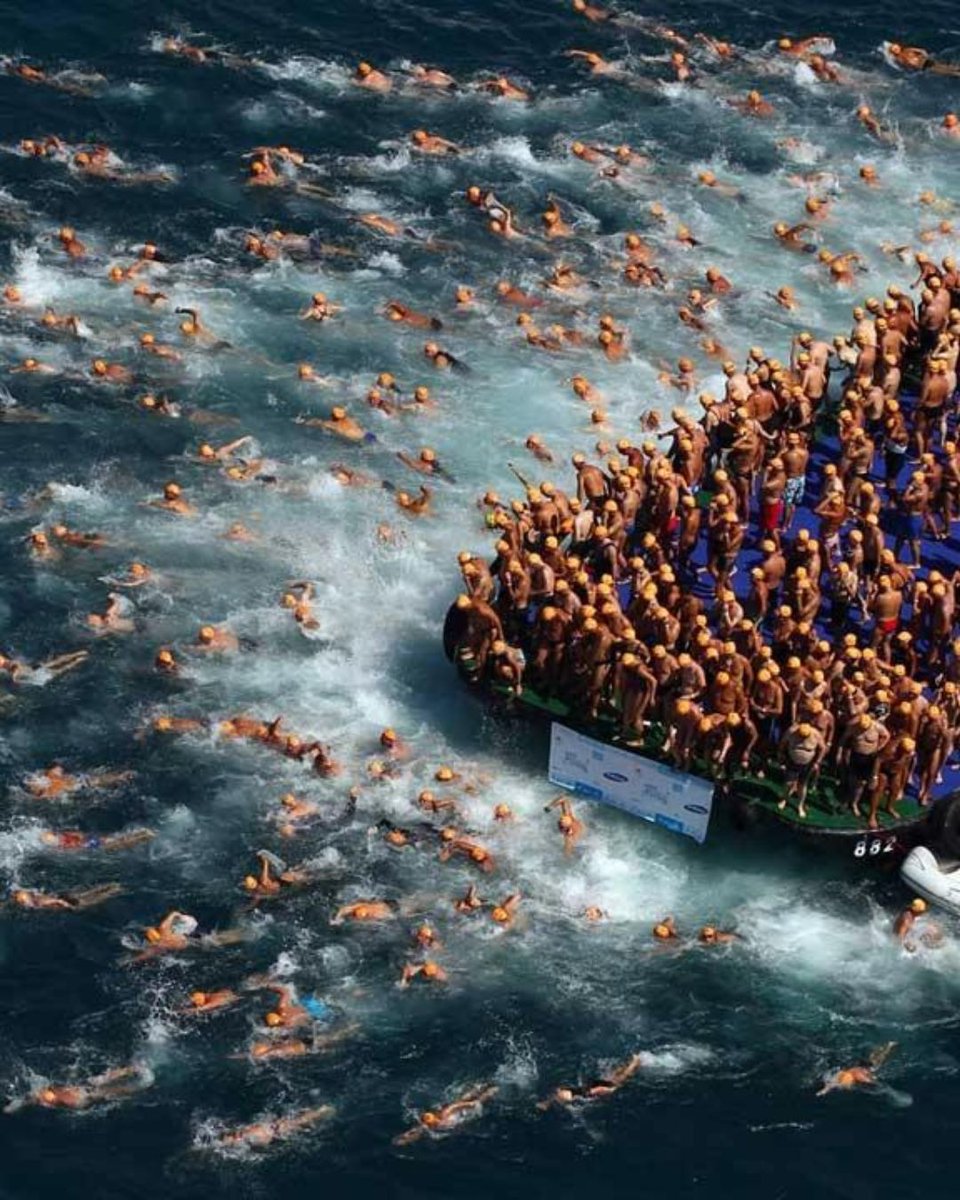 The Bosphorus Cross-Continental Swim is a rare, once-in-a-lifetime experience. 6.5 km of vibrant blue currents, crossing from Asia to Europe through one of the world’s busiest waterways. openwaterswimming.com/swim-the-bosph…
