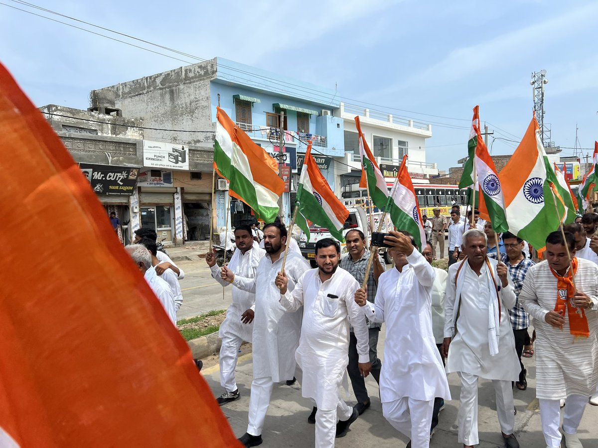 sonusihagdata's tweet photo. 🇮🇳 तिरंगा यात्रा – नारनौंद मंडल 🇮🇳
माननीय प्रधानमंत्री श्री @narendramodi जी के आह्वान पर  आदरणीय श्री @CaptAbhimanyu जी के निर्देशानुसार आज नारनौंद मंडल में भव्य तिरंगा यात्रा का आयोजन किया गया! https://t.co/o56EJEQ7Gk