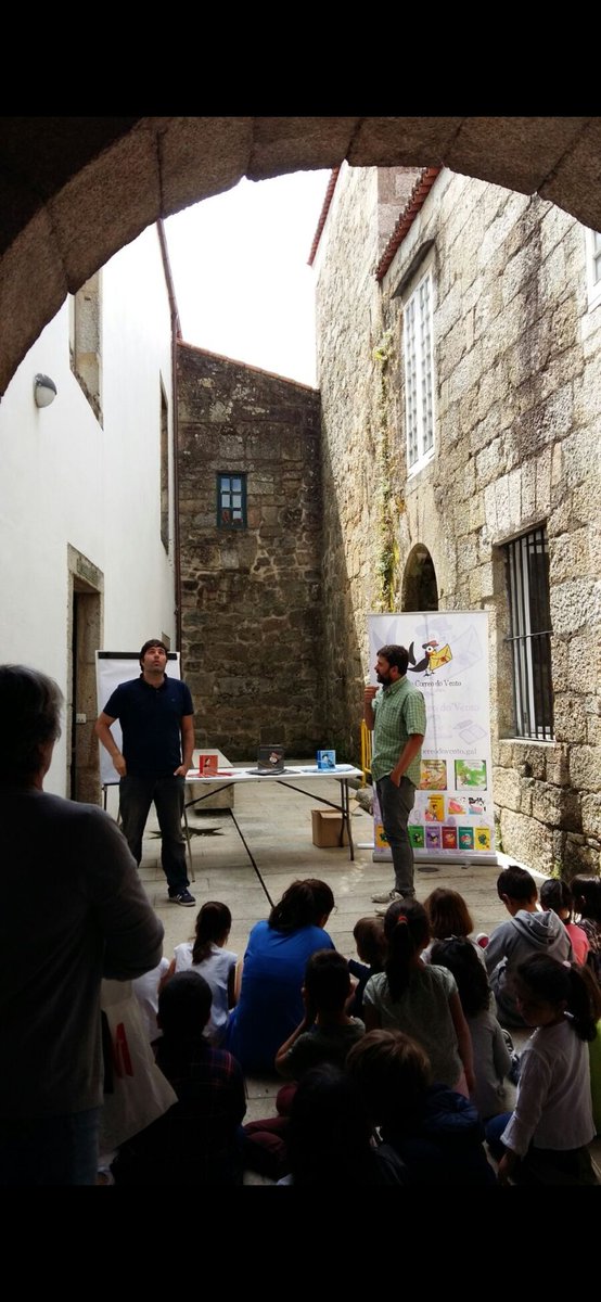 BpmRibadavia's tweet photo. Hoxe é un dia triste pola nova do falecemento de Carlos Taboada, integrante xunto Kike Mauricio Iglesias de @PoloCorreoVento que durante moitos anos fixo as delicias dos nenos nesta biblioteca. DEP. Esta é a nosa homenaxe.
@CRibadavia #bibliotecasmunicipais #fomentolector https://t.co/nrAUSeUJjf