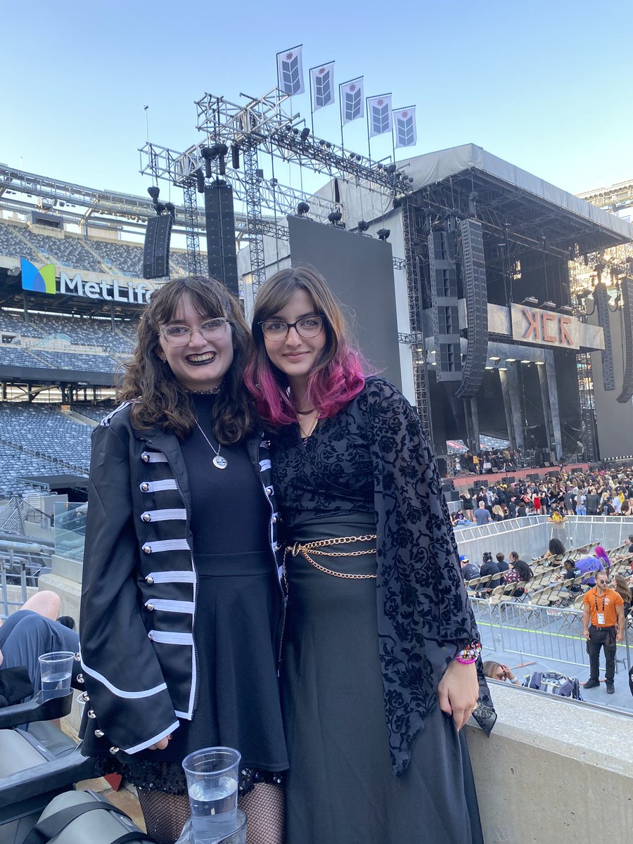 Dr. Cecelia saw Relient K and MCR tweet media