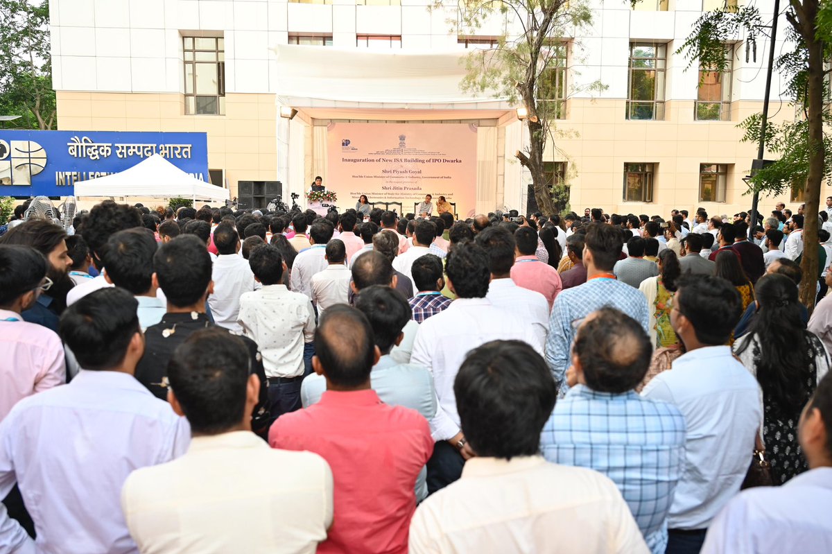 Piyush Goyal (@piyushgoyal) on Twitter photo आज द्वारका में मेरे साथी <a href="/JitinPrasada/">Jitin Prasada जितिन प्रसाद</a> जी के साथ Intellectual Property Office के नए भवन का लोकार्पण करने का सौभाग्य मिला। इस दौरान IP हितधारकों के साथ संवाद किया।
यह भवन सिर्फ़ एक इमारत नहीं, बल्कि एक मज़बूत, पारदर्शी और आधुनिक IP व्यवस्था बनाने की हमारी प्रतिबद्धता का प्रतीक आज द्वारका में मेरे साथी <a href="/JitinPrasada/">Jitin Prasada जितिन प्रसाद</a> जी के साथ Intellectual Property Office के नए भवन का लोकार्पण करने का सौभाग्य मिला। इस दौरान IP हितधारकों के साथ संवाद किया।
यह भवन सिर्फ़ एक इमारत नहीं, बल्कि एक मज़बूत, पारदर्शी और आधुनिक IP व्यवस्था बनाने की हमारी प्रतिबद्धता का प्रतीक