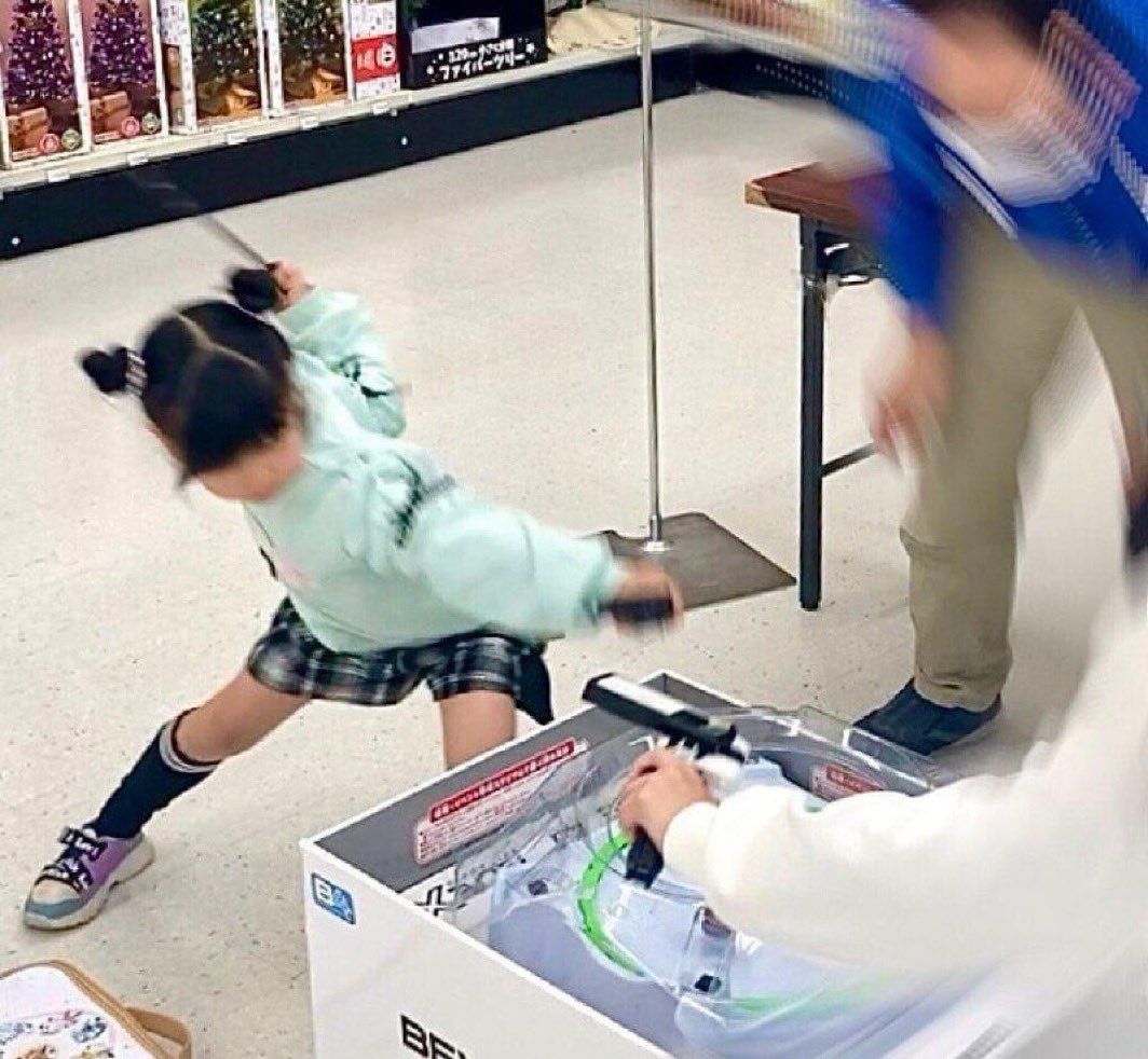 insane poses (@insaneposes) on Twitter photo 