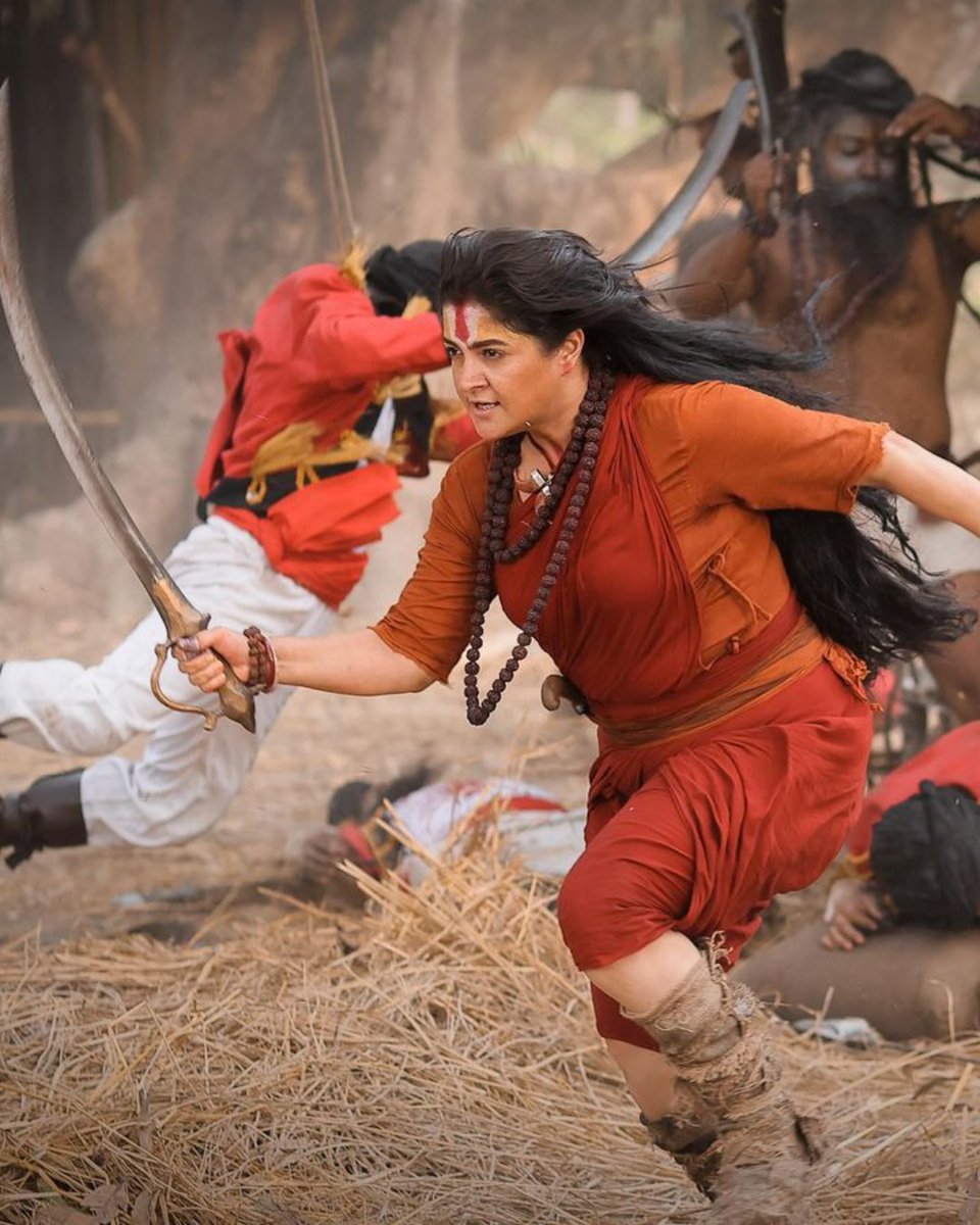 filmfare's tweet image. The teaser of the Bengali film #DeviChowdhurani, directed by Subhrajit Mitra, starring #ProsenjitChatterjee and #SrabantiChatterjee is finally out. Take a glimpse into this much-anticipated Bengali epic.

#News #Celebs