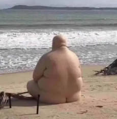 Me watching $SOL go up, unbothered. moisturized. happy. in my lane.