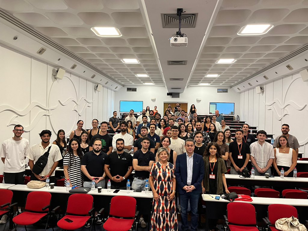 شكر كبير للمؤسسة المارونية للإنتشار على الاستضافة، وسعيد بالقاء كلمتي أمام طلاب من الانتشار في الـ USEK، حيث يبقى تاريخنا المشترك هو الرابط الأقوى بين لبنان المقيم ولبنان المنتشر