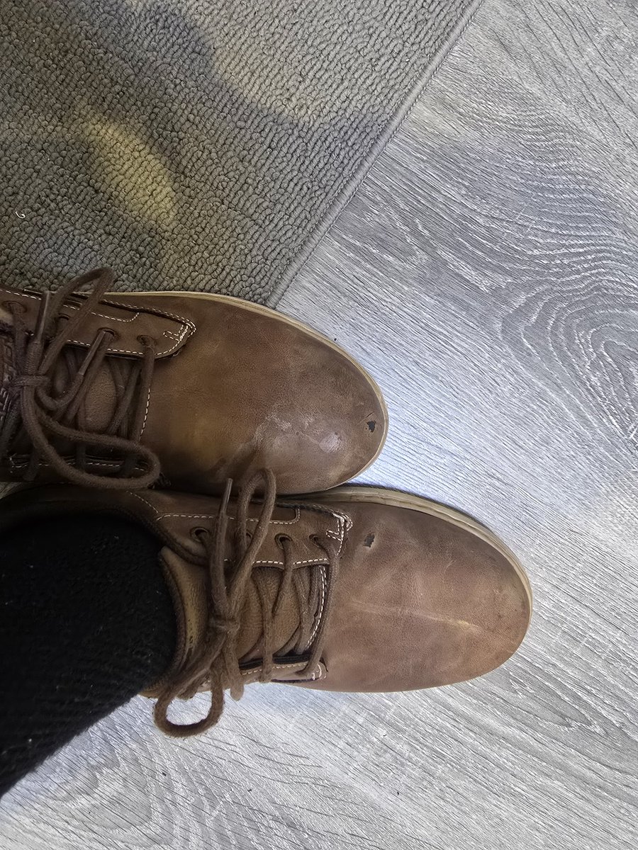 becoxc's tweet photo. @SKECHERSCHILE menos de un mes de uso y ya se empiezan a desgastar!
Que mala experiencia en mi primera compra con ustedes https://t.co/1eSfNMvGIF