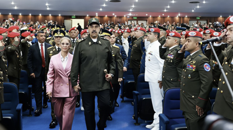 maibortpetit's tweet photo. 🧵 Hilo: EE.UU. acelera el desmantelamiento de los aliados del Cártel de los Soles
1/ El gobierno de Estados Unidos ha intensificado su ofensiva contra las redes que apoyan al Cártel de los Soles, incluyendo a sus socios históricos: Cártel de Sinaloa, CJNG y Los Zetas.
Esta presión ahora cuenta con un aliado clave: México.