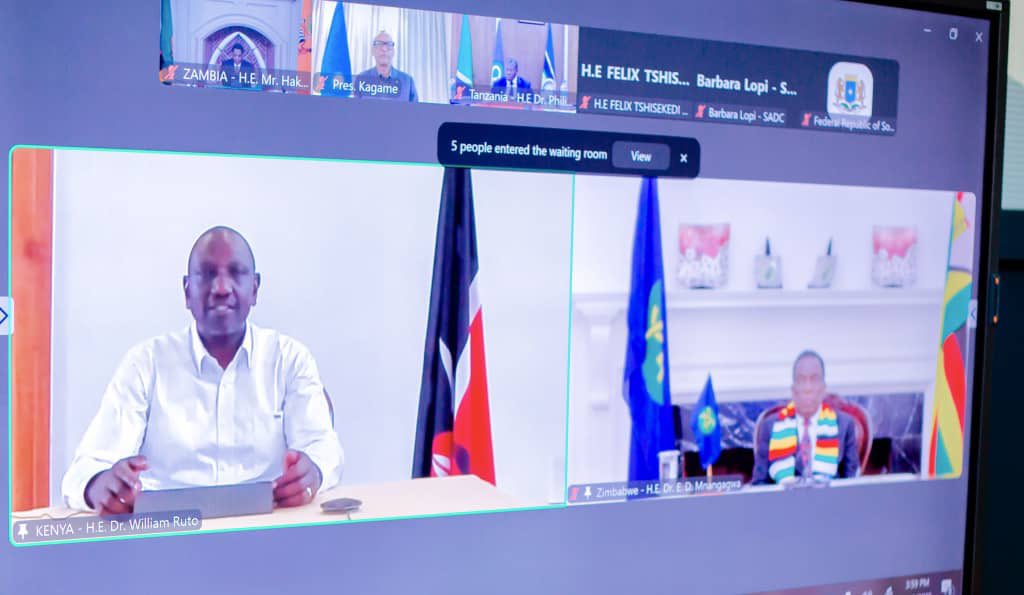 Perezida w’u Rwanda Paul Kagame ndetse n’abandi bakuru b’ibihugu byo mu miryango ya EAC na SADC bitabiriye inama idasanzwe yiga ku bibazo by’umutekano mu Burasirazuba bwa Repubulika Iharanira Demokarasi ya Congo.

Iyi nama yabaye mu buryo bw’ikoranabuhanga, iyoborwa na Perezida