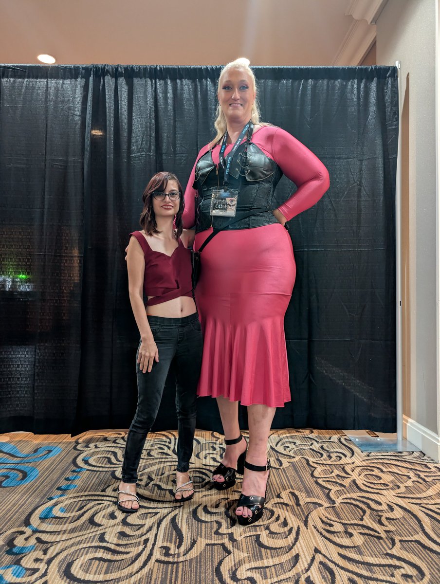 Got a picture with this beautiful woman at fetcon #SeeChelleTheGoddess