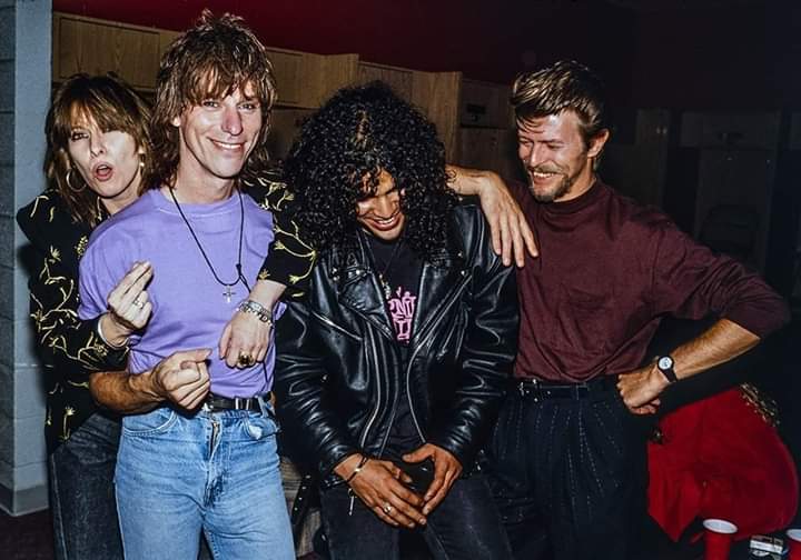 crockpics's tweet photo. Chrissie Hynde, Jeff Beck, Slash, and David Bowie in 1989, at the Los Angeles Sport Arena. https://t.co/iczwPhQtQa