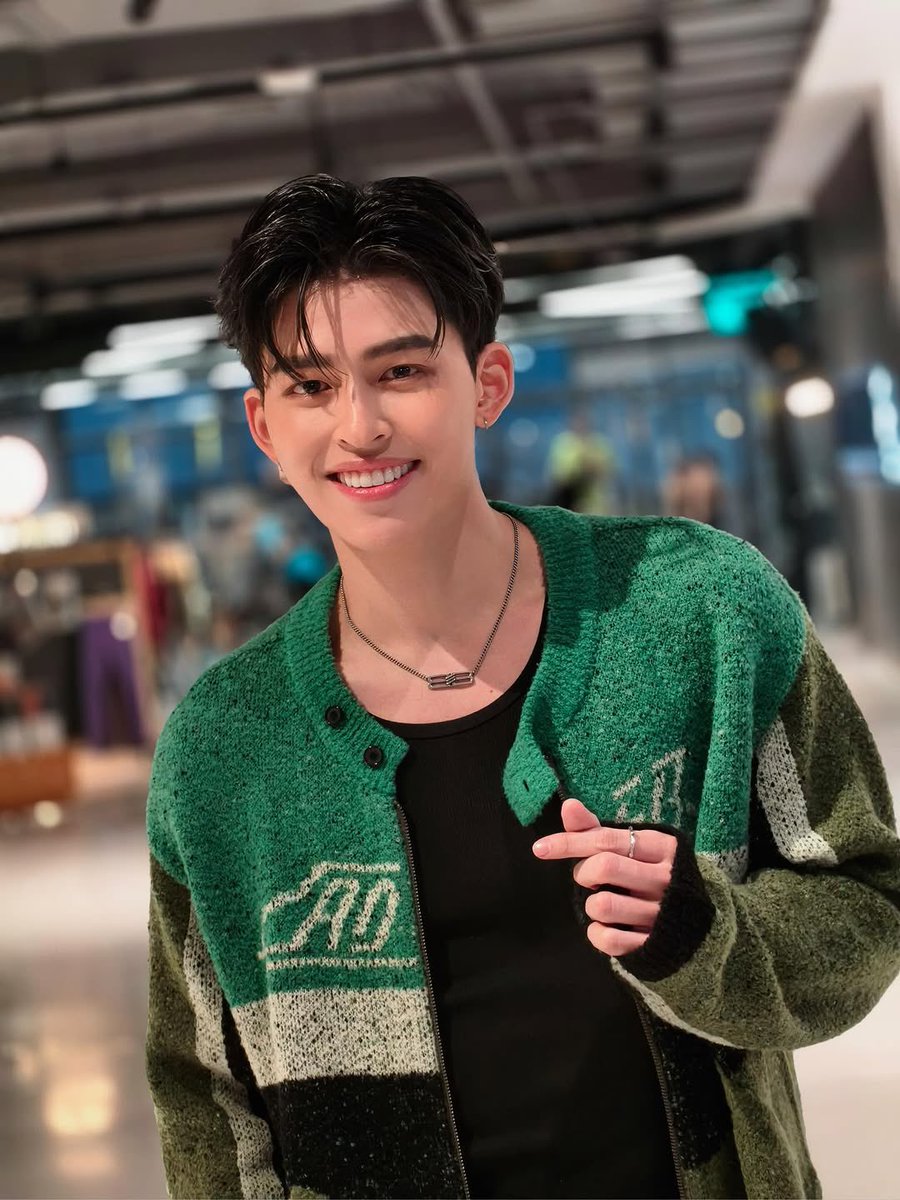 ppnaravit_IDFC's tweet photo. •IG Update: @ppnaravit •
130825 - วันนี้ได้มาร่วมงาน OPPO Reno Fan Fest แล้วลองใช้ OPPO Reno14 #AIPortraitExpert AI แฟลชก็โหด ถ่ายในที่มืดยังเก็บครบทุกดีเทล ประทับใจมากครับบ 💚😎
#Reno14SeriesTHxPond
#Reno14SeriesTH
#RenoFanFest
#ปอนด์ภูวินทร์
#ppnaravit https://t.co/9tU7KuEZad