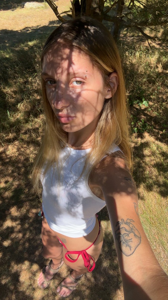 Young, fit, gorgeous, and everything that your wife isn’t💋