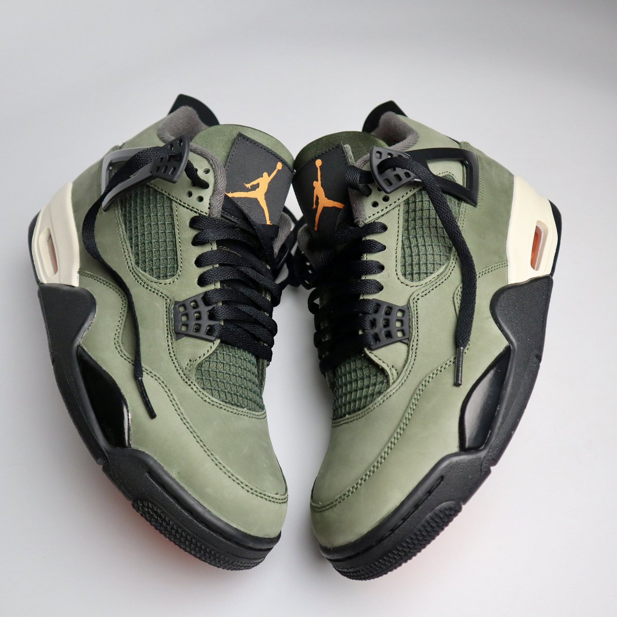 more_sneakers's tweet photo. Detailed &amp; on feet look at the Undefeated x Air Jordan 4 Retro OG SP 🔥🔥🔥

2 pairs minimum for these 🙏🏻
Who is planning to cop ?

#moresneakers #undefeated #airjordan4 #aj4 #undftd https://t.co/3MoZd5vr0j