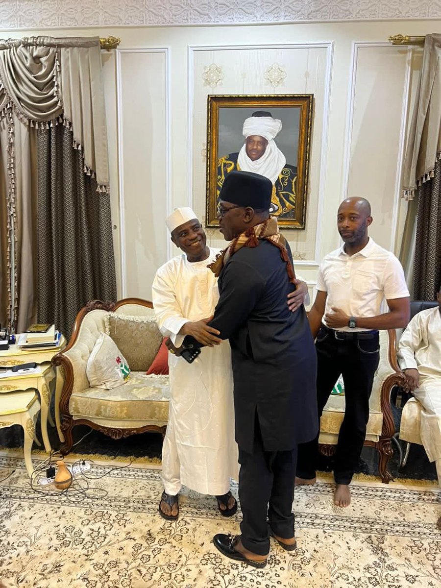 abba_hamani's tweet photo. Former Minister of Youth and Sports Development, Honourable Solomon Dalung always paid his solidarity to Senator Aminu Waziri Tambuwal CFR. #SabuwarTafiya #Solidified4Tambuwal🤝💖 https://t.co/j7I1GrGZci