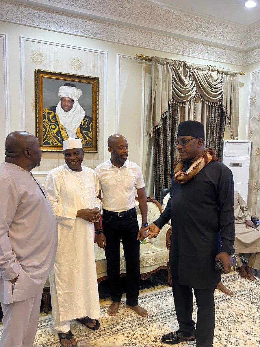 abba_hamani's tweet photo. Former Minister of Youth and Sports Development, Honourable Solomon Dalung always paid his solidarity to Senator Aminu Waziri Tambuwal CFR. #SabuwarTafiya #Solidified4Tambuwal🤝💖 https://t.co/j7I1GrGZci