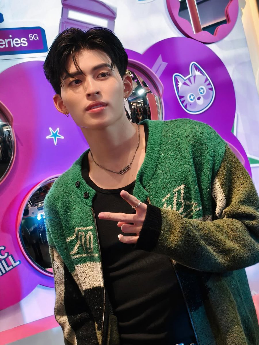 portalppwbr's tweet photo. “Hoje participei do OPPO Reno Fan Fest e testei o OPPO Reno14 #AIPortraitExpert para tirar retratos com zoom de 3,5x, as fotos ficaram realmente lindas, a pessoa ficou super em destaque 📸. O flash com IA também é incrível, mesmo em lugares escuros captura todos os detalhes. Fiquei muito impressionado 💚😎”
IG 📸 @ppnaravit
POND WITH OPPO TH
#Reno14SeriesTHxPond
#ppnaravit @ppnaravit