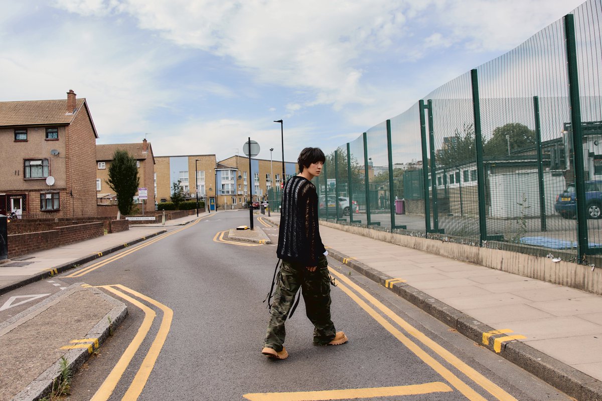 weareoneEXO's tweet image. CHANYEOL 찬열 'Upside Down' TEASER IMAGE 3 - On Ver.

CHANYEOL 찬열 The 2nd Mini Album 【Upside Down】
➫ 2025.08.25 6PM (KST)

💿Pre-order
CHANYEOL.lnk.to/UpsideDown

#CHANYEOL #찬열
#EXO #엑소 #weareoneEXO
#UpsideDown #CHANYEOL_UpsideDown