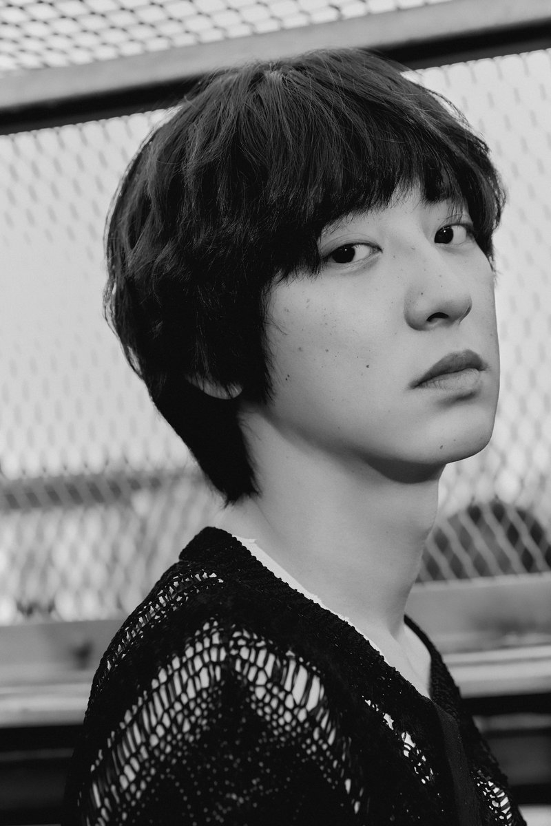 weareoneEXO's tweet image. CHANYEOL 찬열 'Upside Down' TEASER IMAGE 3 - On Ver.

CHANYEOL 찬열 The 2nd Mini Album 【Upside Down】
➫ 2025.08.25 6PM (KST)

💿Pre-order
CHANYEOL.lnk.to/UpsideDown

#CHANYEOL #찬열
#EXO #엑소 #weareoneEXO
#UpsideDown #CHANYEOL_UpsideDown