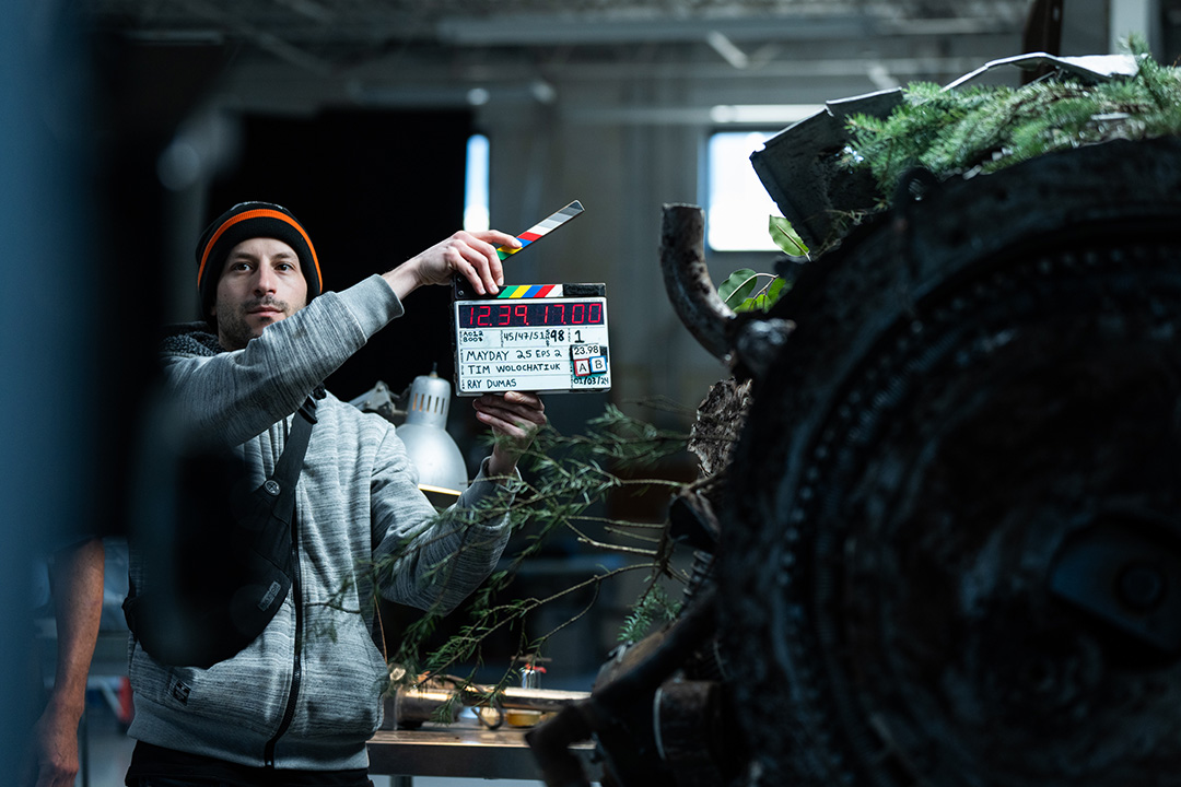 MaydayAirCrash's tweet image. 📅 #OTD in 2004 – ✈️ On final approach to Cincinnati, Air Tahoma Flight 185 suddenly drops from the sky and crashes into a nearby golf course—just minutes from touchdown.

Here's a BTS look at the filming of this episode. 🎬

Watch the full episode on #Crave. 🇨🇦