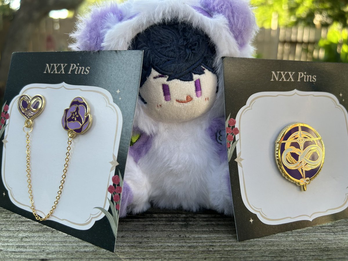 TearsofWeenis's tweet photo. Photos of the NXX enamel collar and glow insignia pins for Marius von Hagen, designed by @vixiiiart ! The glow effect of the insignia pin can be seen here: https://t.co/OcHUDR8diD

As of this post, we have leftover pins of Luke, Vyn and Marius. Bear not included. 🧸🚫 https://t.co/y0KzwX5bxI