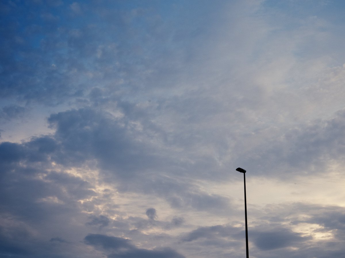mans3648's tweet photo. On the way home
#photograghy 
#Nikon 
#TimeFlies 
#Goodevening https://t.co/KQtqntfOeL