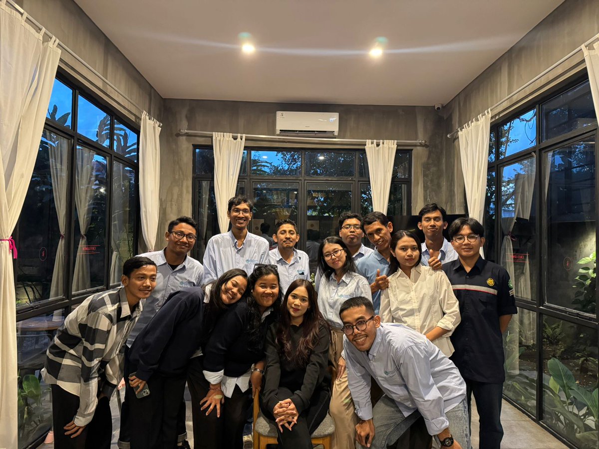 mikopling's tweet photo. intern berasa kerja start-up https://t.co/r9LXfPaf8p