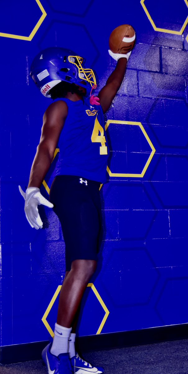 KearsleyHSFB's tweet photo. Some sneak peaks from our media day! 

🐝 #BetheChange https://t.co/TT3iIjLBHw