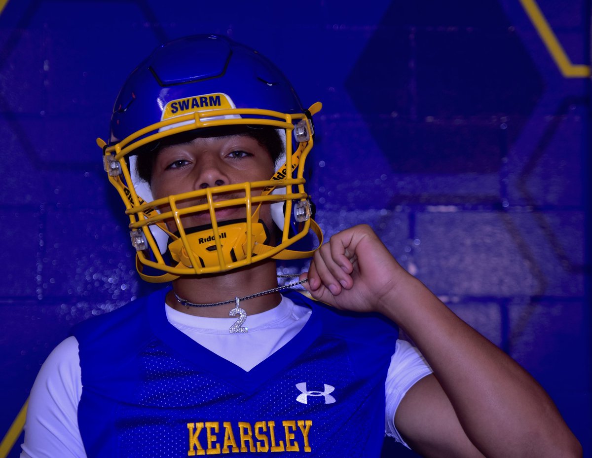 KearsleyHSFB's tweet photo. Some sneak peaks from our media day! 

🐝 #BetheChange https://t.co/TT3iIjLBHw