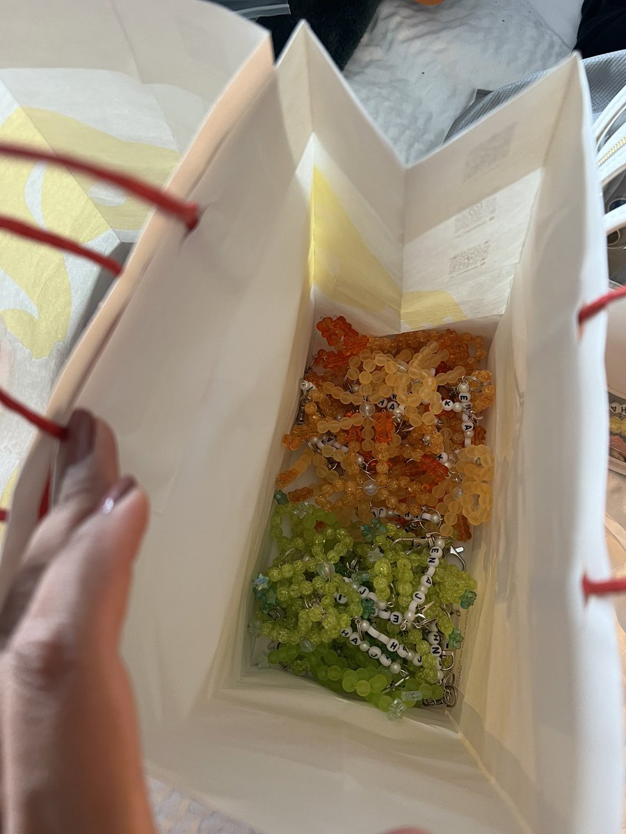 GeeGeeHope's tweet photo. My sister made freebies for Enhypen Day 2 in Houston💃 We will be walking with Popmart bags so come and say hi🤭 #WALKTHELINE_IN_HOUSTON #ENHYPEN #WALKTHELINE_IN_US @ENHYPEN_members https://t.co/rtzD2ZRsHd