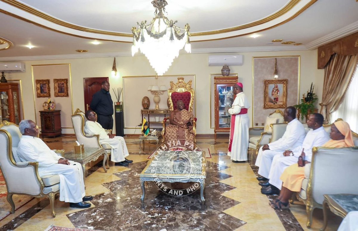 tignews_'s tweet photo. Archbishop Anokye leads prayers for Asantehene after Asantehemaa’s passing.
Photo : Manhyia Palace
#TIGPost #BawumiaIsComing
Sammy Gyamfi | Settings | National Security | Madam https://t.co/5Z0pBIc0i9