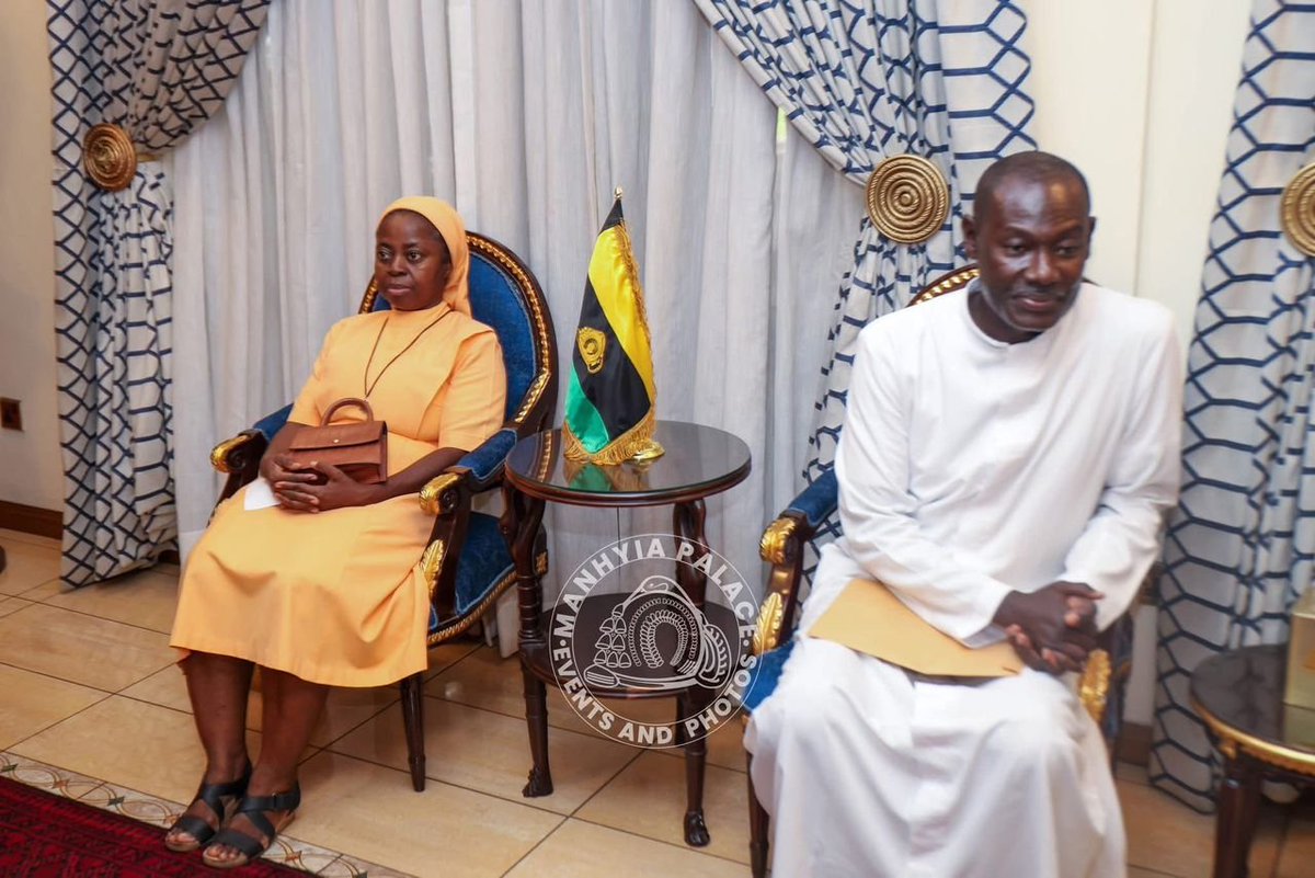 tignews_'s tweet photo. Archbishop Anokye leads prayers for Asantehene after Asantehemaa’s passing.
Photo : Manhyia Palace
#TIGPost #BawumiaIsComing
Sammy Gyamfi | Settings | National Security | Madam https://t.co/5Z0pBIc0i9