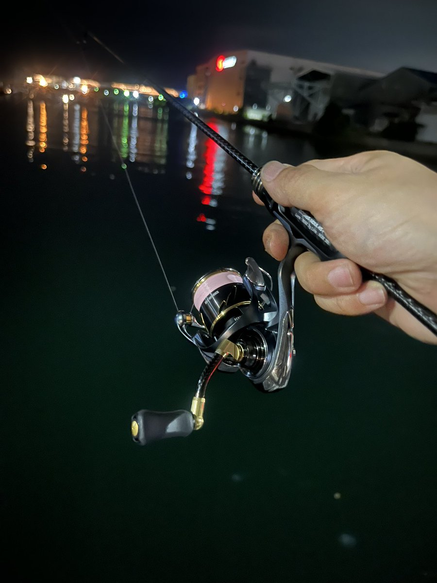 久々のアジング、あたりは無いけど夜風が気持ち良い😊