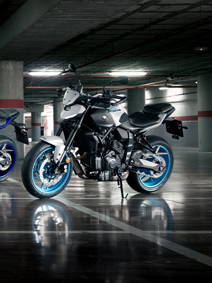 Yaz sıcaklarına bile meydan okuyacak kadar “cool” bir ekip☝️
İşte buna MT-07 etkisi diyoruz 😉 
Ekibe katılmak için ne bekliyorsun? 😎
 
#MT07  #DarkSideOfJapan #HyperNaked #Yamaha #YamahaTurkiye #RevsYourHeart