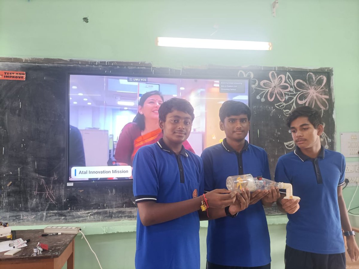 AmcKendriya's tweet image. PM SHRI Kendriya Vidyalaya AMC Lucknow&apos;s ATL Lab witnessed the innovations &amp;amp; experiments on the occasion Mega Tinkering Day on 12/08/2025 organised by AIM to sensitize the Young minds.
#MegaTinkeringDay
#ATLReflections
#WhatweBuilt
#MTD2025