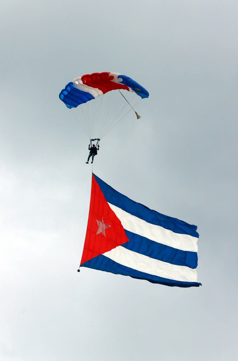 EduardoLopezL65's tweet photo. La Ciudad Deportiva #Cuba  celebra con #Fidel y la bandera.
🇨🇺���� #Cuba #100AñosConFidel https://t.co/qxeiysFnup