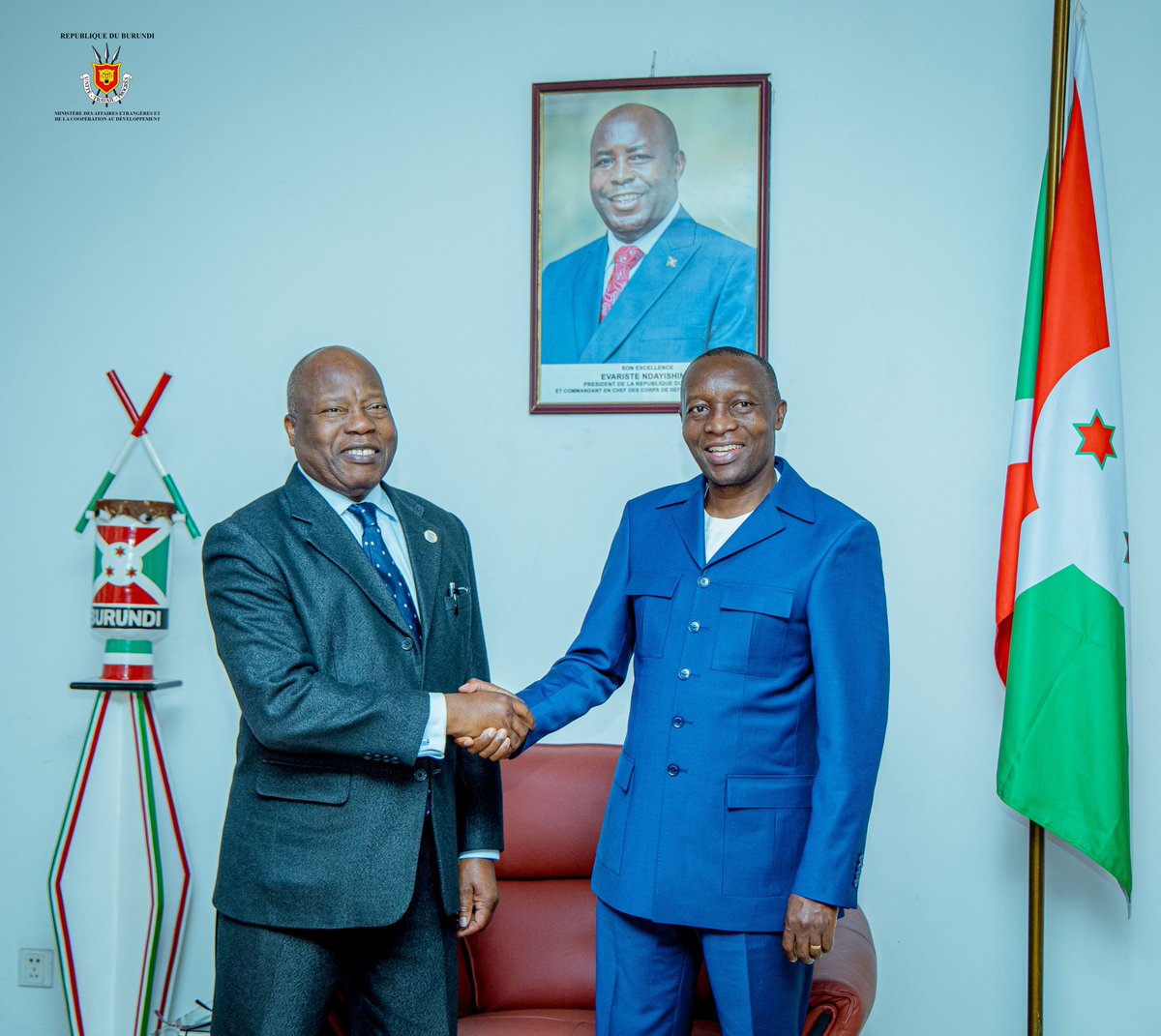 MAEBurundi's tweet photo. The Minister of Foreign Affairs, Regional Integration and Development Cooperation, H.E. Ambassador Édouard BIZIMANA, received in audience the Executive Secretary of the International Conference on the Great Lakes Region (ICGLR), H.E. Ambassador João Caholo, who paid him a courtesy visit to extend his congratulations on his recent appointment as the head of Burundi’s diplomacy.

 Their discussions focused on the functioning of the ICGLR, current challenges and future prospects, the situation of Congolese refugees in Burundi, as well as the strengthening of cooperation between the ICGLR Executive Secretariat and the National Coordination Mechanism.

On this occasion, Ambassador Caholo announced his planned departure at the end of his mandate, scheduled for October 2025.
