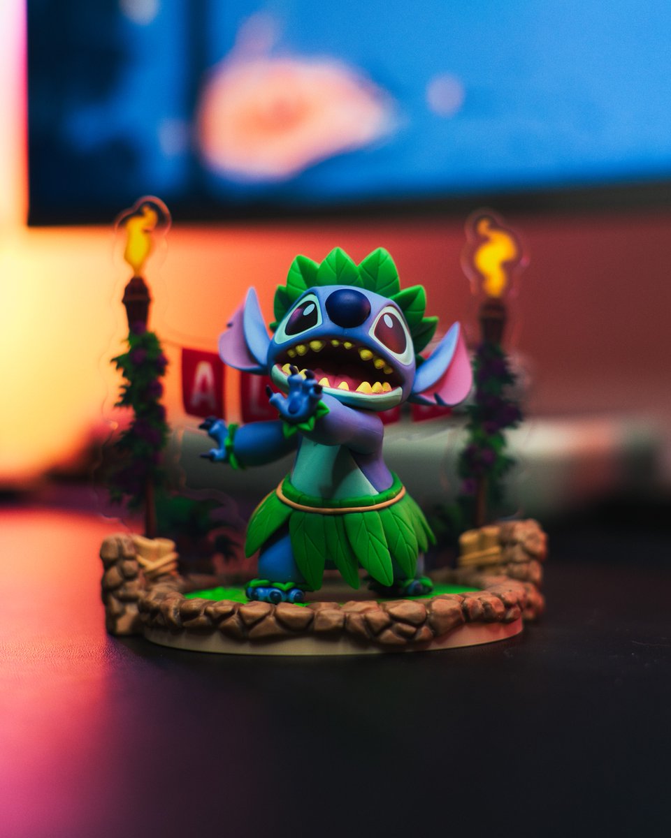 Wearing traditional Hawaiian gear and performing the Hula dance on a colorful and tropical platform, this figure captures the playful and cute nature of the galaxy's favorite alien 🌺🌊

💥 Available now!

📷 rubenstrange
#LiloEtStitch #LiloAndStitch #Stitch #ABYstyleStudio