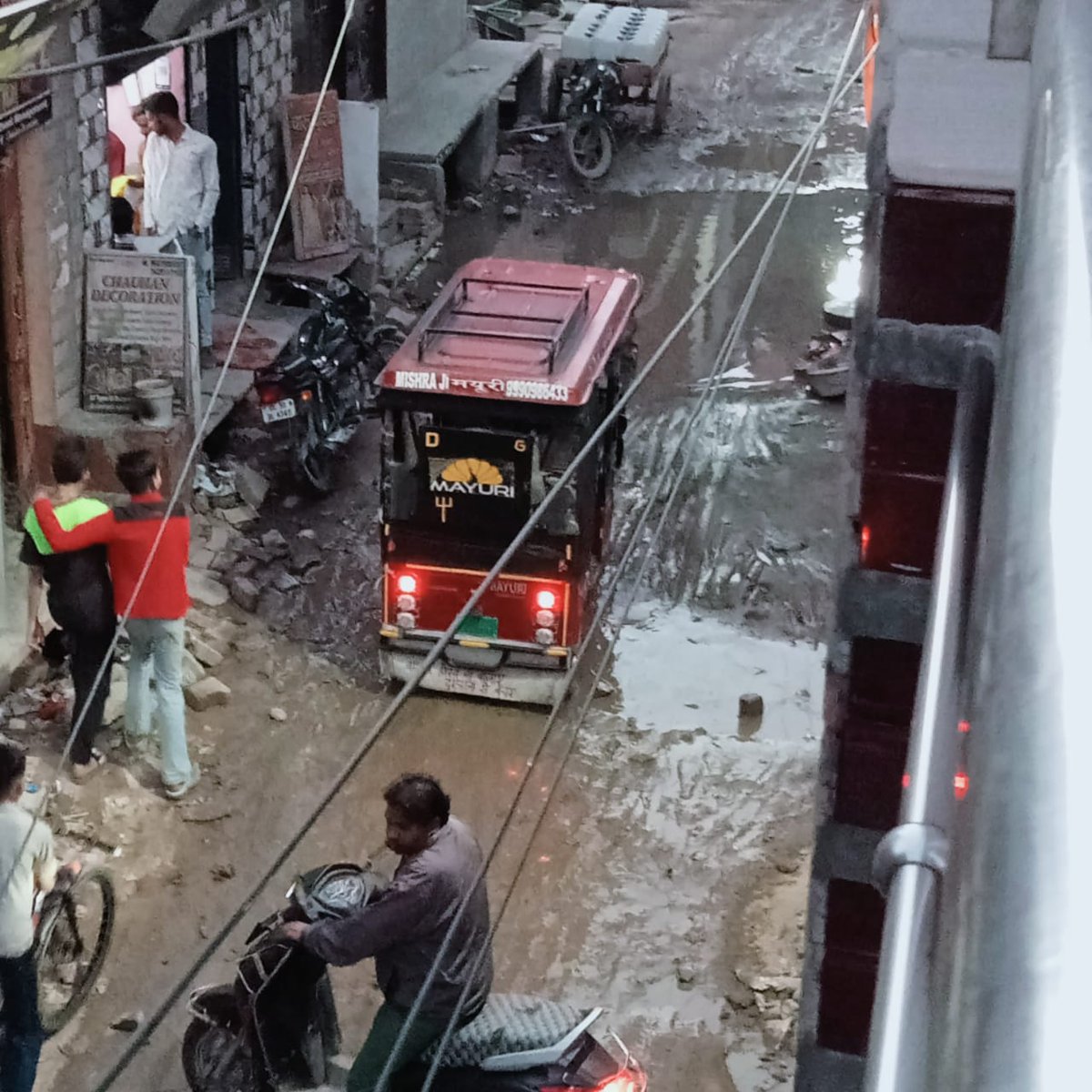 AnkitJinwal's tweet photo. 🚨 Urgent Request 🚨
"Gali No.9, Gagan Vihar, Bhopura, Ghaziabad — broken &amp; waterlogged road, unsafe for residents. Please repair ASAP. Kindly take urgent action to repair and clean. 🙏 @myogiadityanath @dm_ghaziabad 
#RoadRepair #CleanCity https://t.co/wsRllBy4qW