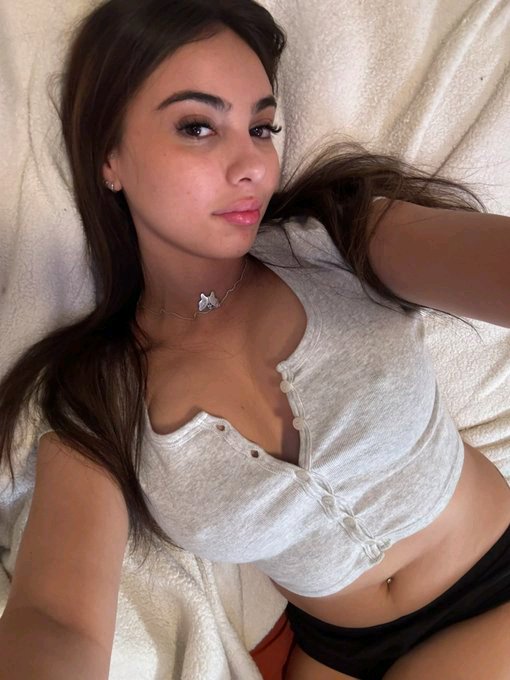 Je suis là pour trouver des amis et pourquoi pas plus d'affilée ❤️❤️❤️❤️❤️❤️