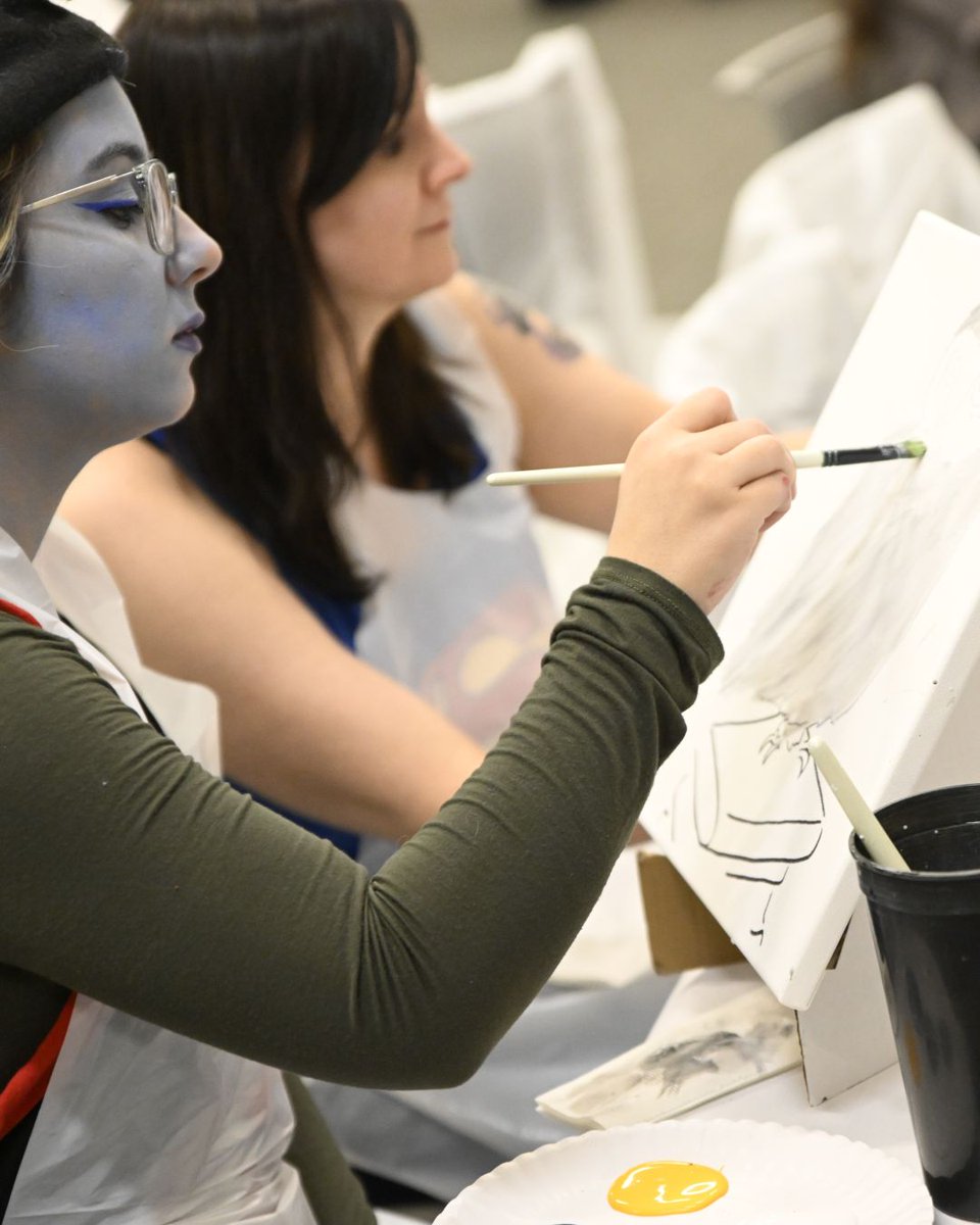 FANEXPOCLE's tweet photo. Remember that time we brought Paint with a Twist to #FANEXPOCleveland? 🎨🖌️ What type of theme would you like to see next year?
#Cleveland #CLE #ThingsToDoInCleveland #HarryPotter #Art https://t.co/OfjbHhuZSk