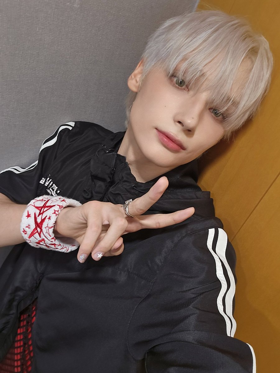 #달빛이춤추는휴닝카이의스물셋
#WeWillDanceWithHUE귀여운 
펭귄 휴닝이 생일 축하해!
귀여운 형아들과 친구랑 함께 행복한 하루 보내고
콘서트 연습 화이팅!! 그리고 사랑해~♡🩵💙