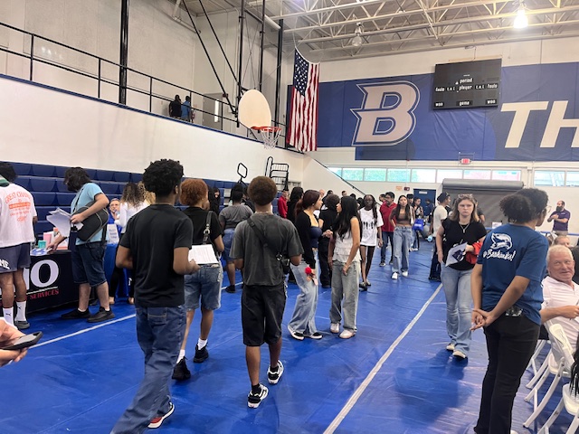BrowardCollege's tweet image. First Flight 2025 ✈️📚
Nearly 800 new students kicked off their college journey last week! They got to explore resources, meet faculty &amp;amp; peers, and hear from President @ToreyAlston  as they take flight toward academic success.

#FirstFlight #CollegeLife #BCProud #StudentSuccess