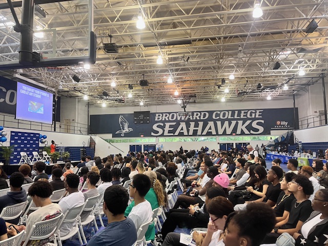 BrowardCollege's tweet image. First Flight 2025 ✈️📚
Nearly 800 new students kicked off their college journey last week! They got to explore resources, meet faculty &amp;amp; peers, and hear from President @ToreyAlston  as they take flight toward academic success.

#FirstFlight #CollegeLife #BCProud #StudentSuccess