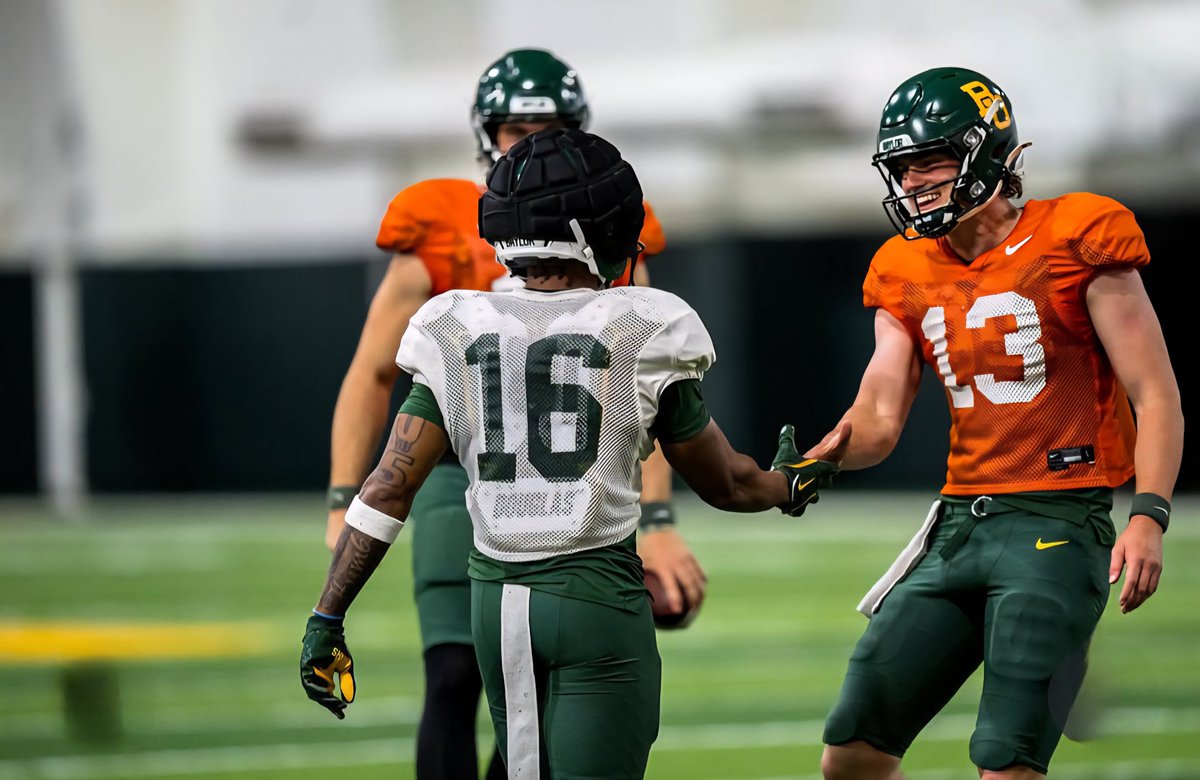 BU_BEARS's tweet photo. @Baylor fans,it's Kobe Prentice &amp; @1ksimp6 days until we Blackout on the Brazos @McLaneStadium on Aug 29th.  Workout now to be ready for brisket, libations  on the Brazos and singing That Good Old Baylor Line! @BaylorAthletics @BUFootball #Sailgating @BearFoundation #SicEm🐻 https://t.co/OagPIYnJc3